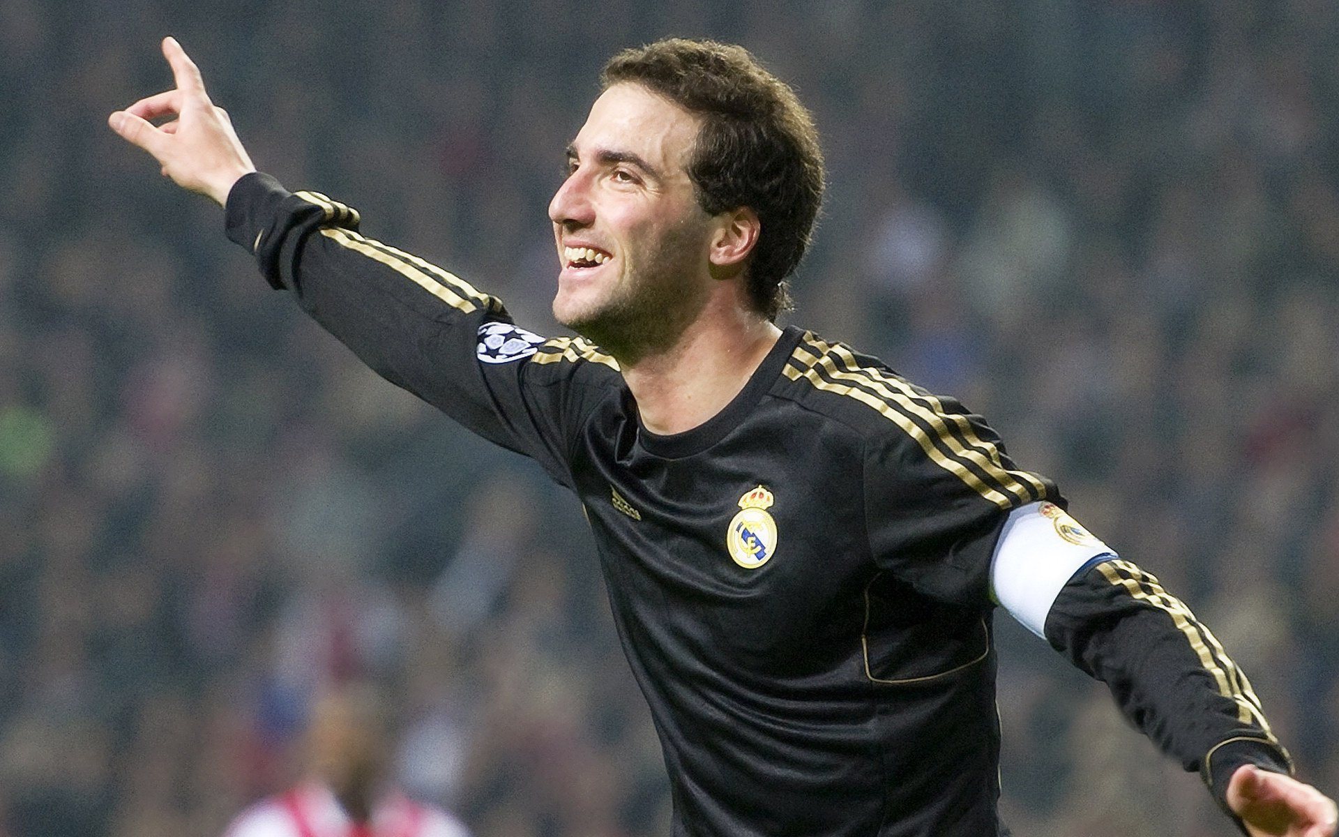 开云体育在线-未来足球王者：新兴年轻天才在欧冠耀眼登场，欧洲足球未来之星